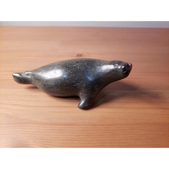 Inuit Eskimo soapstone seal carving sculpture Made In Canada 1982 - Picture 4 of 6